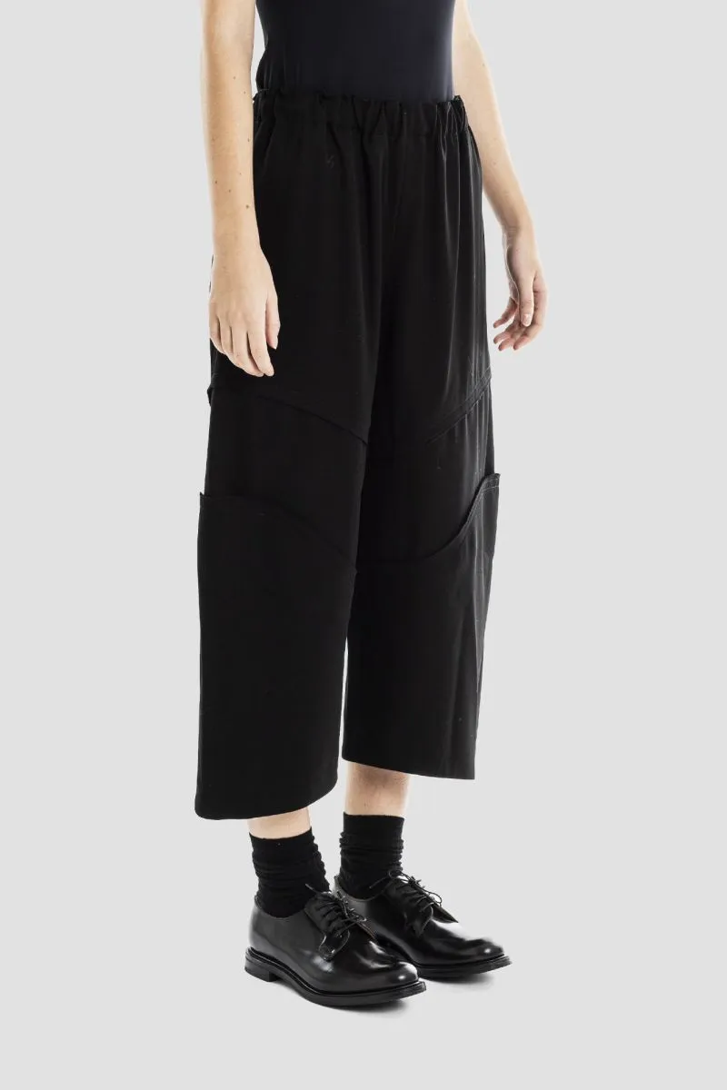 Pantalon noir avec découpe aux genoux