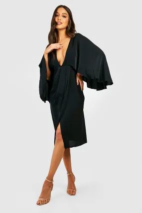 Robe cape satinée