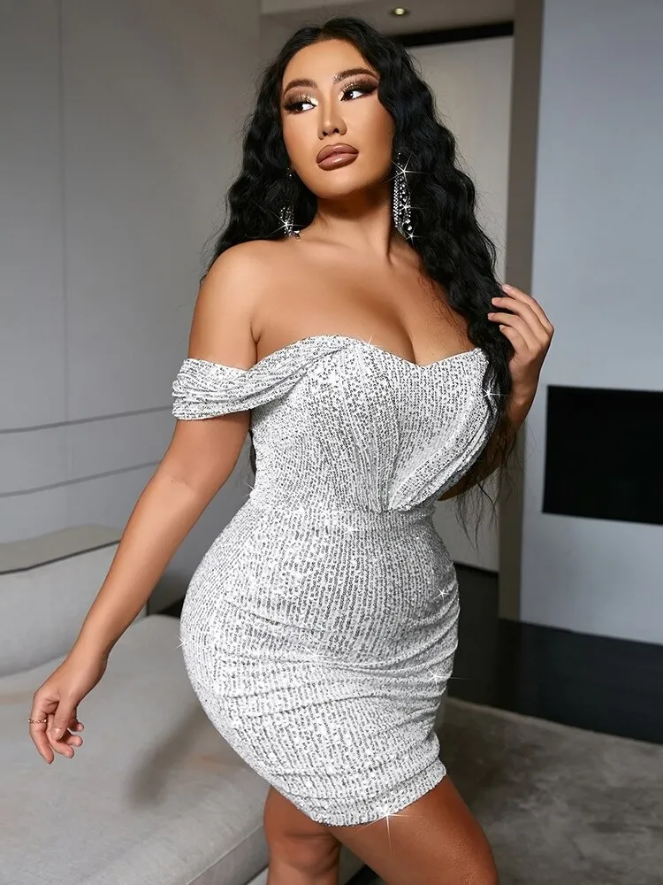 Robe de soirée argentée courte épaules dénudées à paillettes ⋆ Revenge Dress
